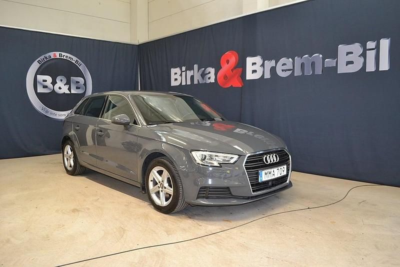 Grå Begagnad 2018 Audi A3 Sportback Proline Halvkombi | 155 000 kr (Marknadspris) - Bild 1/4