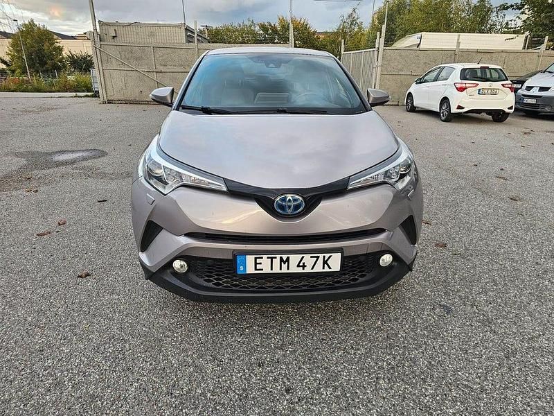 Begagnad Toyota C-HR Edition 122 HK (89 kW) 2019 Mörkgrå SUV