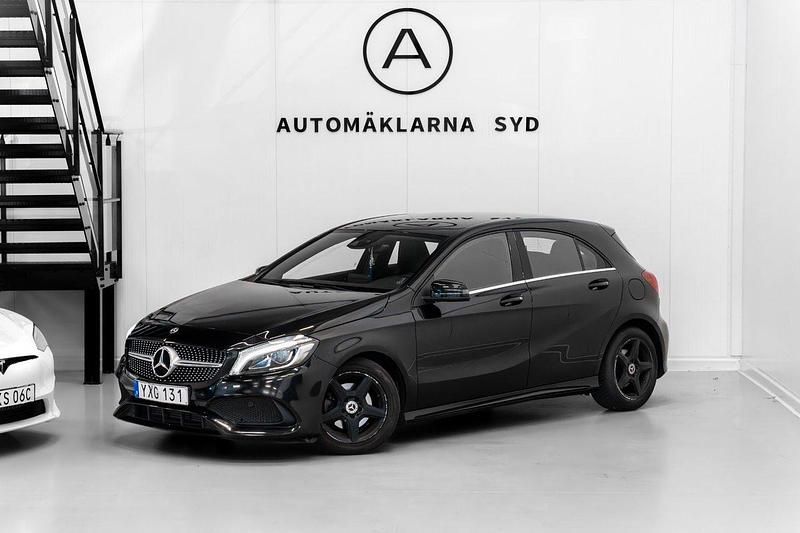Svart Begagnad 2018 Mercedes A180 Style Halvkombi | 184 900 kr (Marknadspris) - Bild 1/4