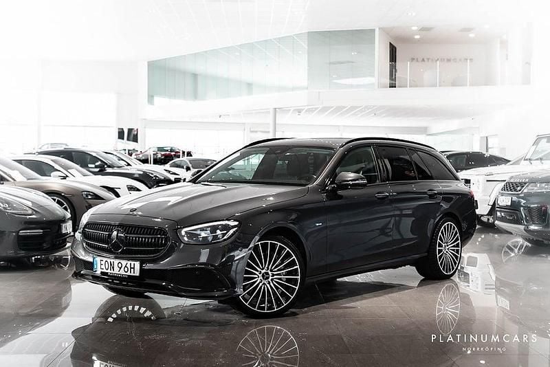 Grå Begagnad 2020 Mercedes E300 Avantgarde Kombi | 359 000 kr (Marknadspris) - Bild 1/4