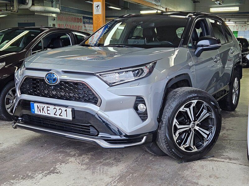 Grå Begagnad 2021 Toyota RAV4 Hybrid SUV | 289 999 kr - Bild 1/4