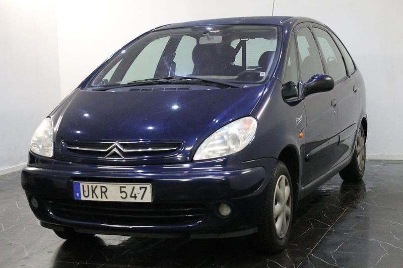 Begagnad Citroën Xsara Picasso 116 HK (85 kW) 2003 Mörkblå Minibuss