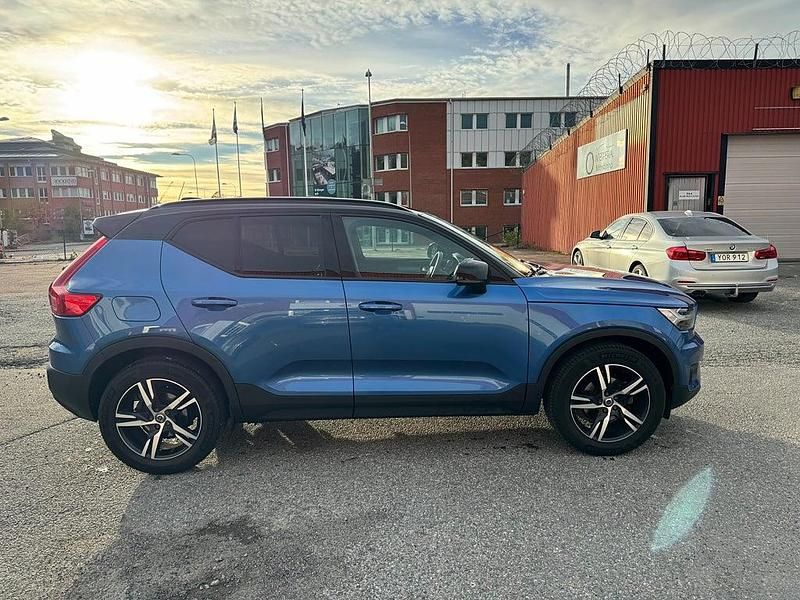 Begagnad Volvo XC40 R-Design 163 HK (119 kW) 2019 Blå SUV