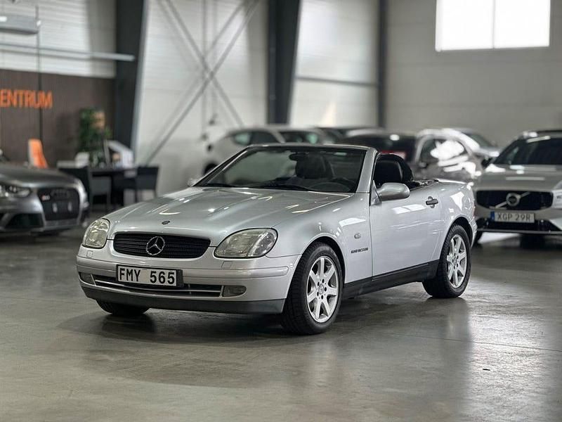 Begagnad Mercedes SLK230 193 HK (141 kW) 1997 Ljusgrå Cab