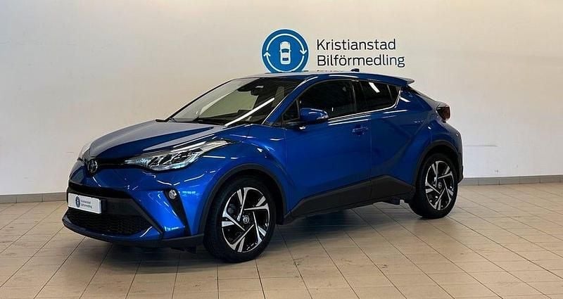 Blå Begagnad 2022 Toyota C-HR Edition SUV | 249 900 kr (Marknadspris) - Bild 1/4