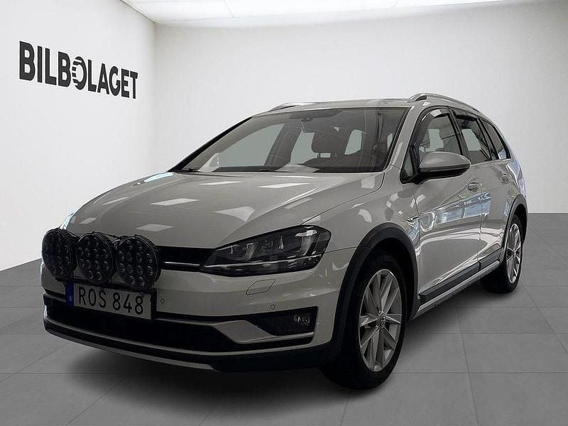 Vit Begagnad 2016 VW Golf Alltrack Kombi | 154 900 kr (Marknadspris) - Bild 1/4