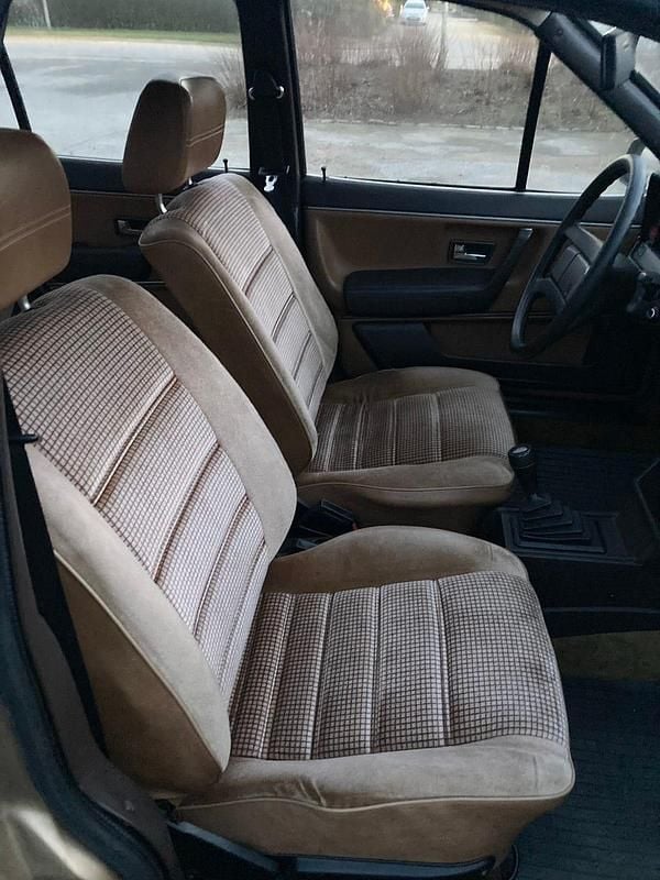 Begagnad VW Passat 115 HK (84 kW) 1981 Sandmetallic Halvkombi