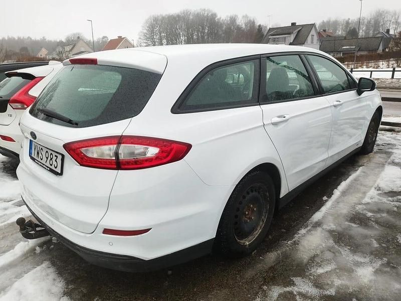 Begagnad Ford Mondeo Trend 150 HK (110 kW) 2017 Vit Kombi