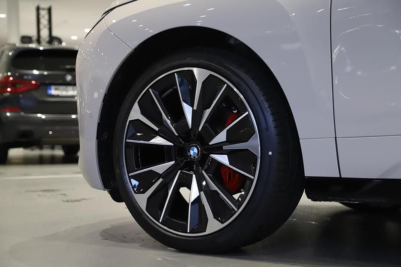 Ny BMW iX Comfort Edition 400 kW (544 HK) 2026 Grå SUV