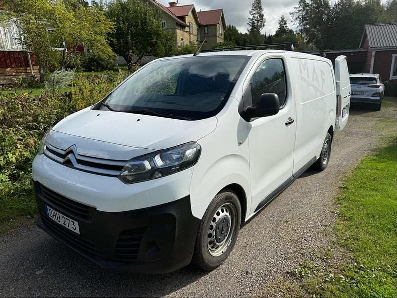 Vit Begagnad 2016 Citroën Jumpy Minibuss | 125 000 kr (Marknadspris) - Bild 1/4