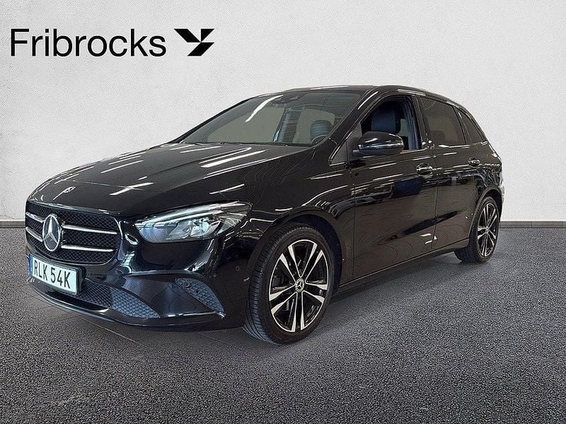 Svart Begagnad 2019 Mercedes B200 Minibuss | 229 800 kr (Marknadspris) - Bild 1/4