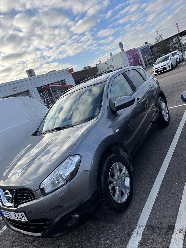 Grå Begagnad 2011 Nissan Qashqai SUV | 60 000 kr (Bra pris) - Bild 1/4