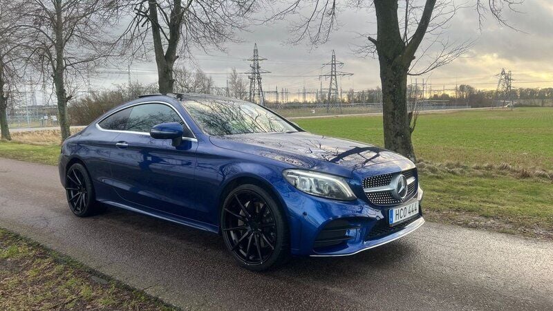 Blå Begagnad 2018 Mercedes C300 Sedan | 349 900 kr (Marknadspris) - Bild 1/4