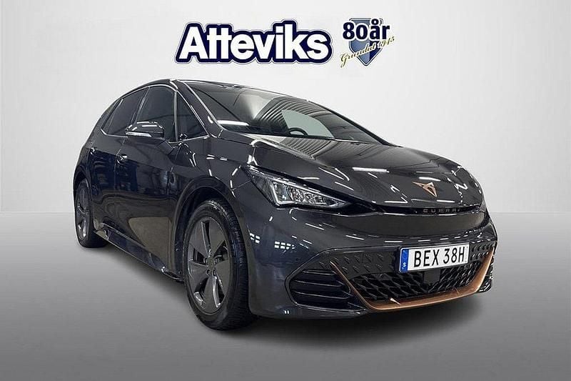 Mörkgrå (grå) Begagnad 2023 Cupra Born Halvkombi | 269 500 kr (Marknadspris) - Bild 1/4