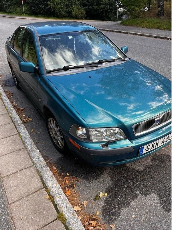 Blå Begagnad 2002 Volvo S40 Sedan | 5 000 kr - Bild 1/4