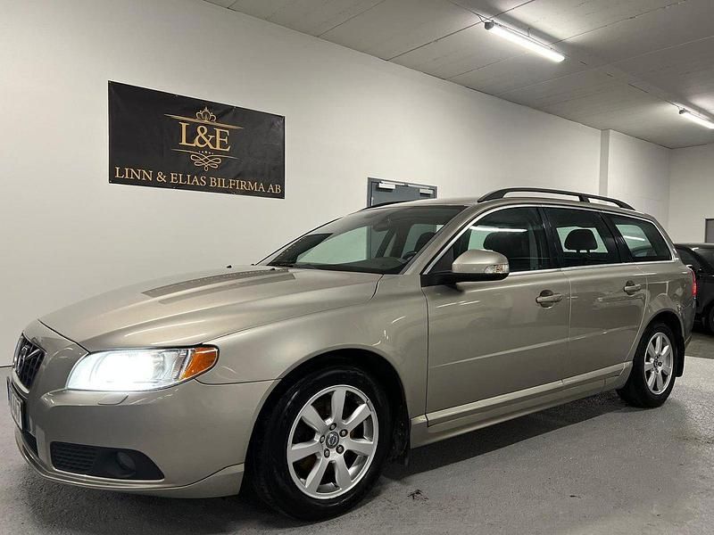 Ljusbrun Begagnad 2010 Volvo V70 Momentum Kombi | 79 900 kr (Lite dyr) - Bild 1/4