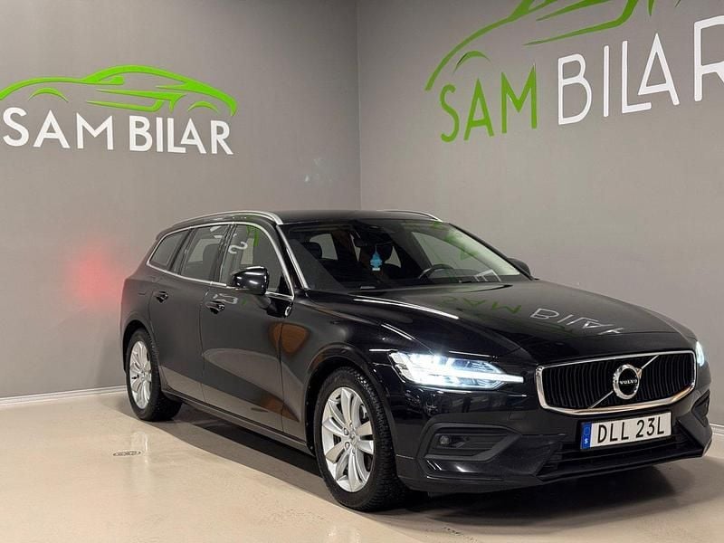 Svart Begagnad 2020 Volvo V60 Momentum Kombi | 254 900 kr (Superpris) - Bild 1/4
