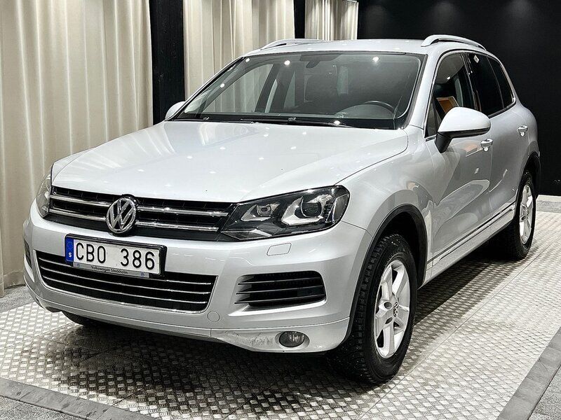 Silver Begagnad 2013 VW Touareg SUV | 199 900 kr (Marknadspris) - Bild 1/4