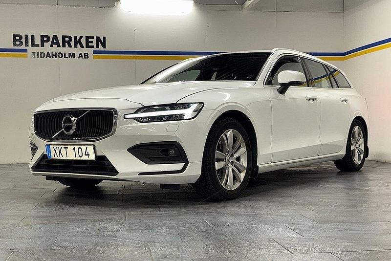 Vit Begagnad 2018 Volvo V60 Momentum Kombi | 199 900 kr (Dyr) - Bild 1/4