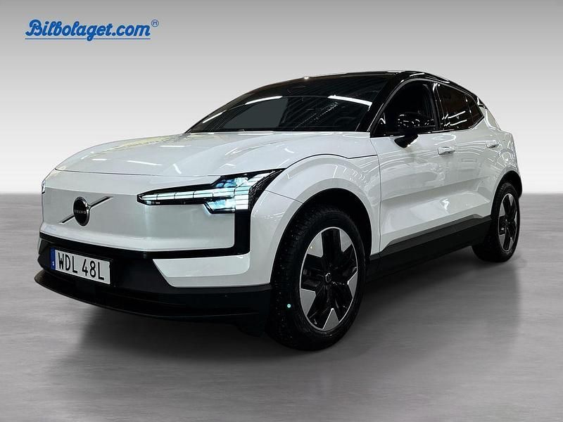 Vit Begagnad 2025 Volvo EX30 Single Motor Extended Range SUV | 389 000 kr (Marknadspris) - Bild 1/4