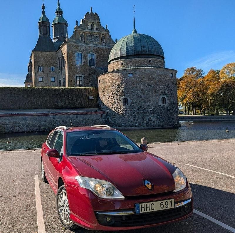 Röd Begagnad 2008 Renault Laguna GrandTour Kombi | 42 000 kr (Lite dyr) - Bild 1/4