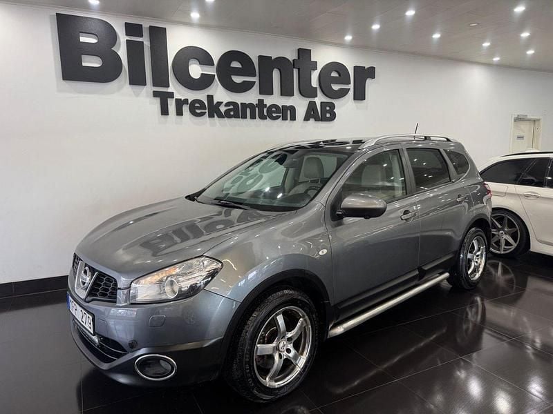 Grå Begagnad 2012 Nissan Qashqai +2 SUV | 49 900 kr (Bra pris) - Bild 1/4