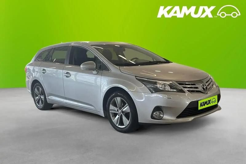 Silver/grå Begagnad 2015 Toyota Avensis Kombi | 119 800 kr (Superpris) - Bild 1/4
