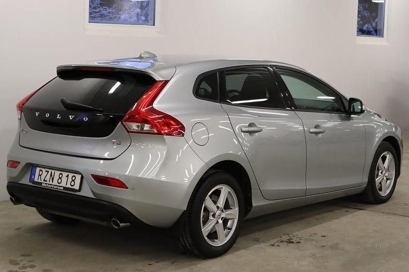 Begagnad Volvo V40 152 HK (111 kW) 2017 Silver Halvkombi
