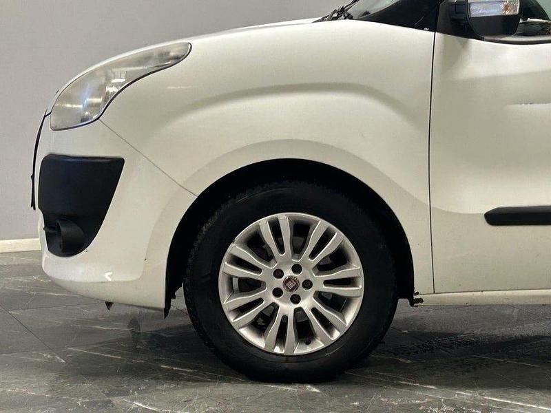 Begagnad Fiat Doblò 90 HK (66 kW) 2013 Vit Minibuss