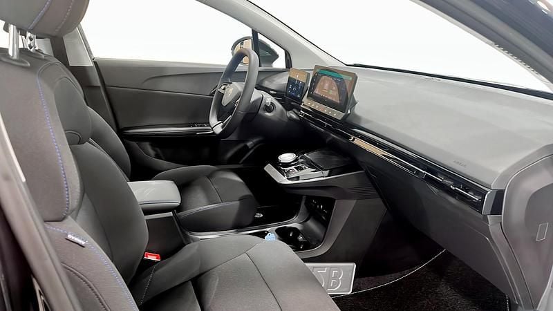 Begagnad MG MG4 EV 125 kW (170 HK) 2024 Svart Halvkombi