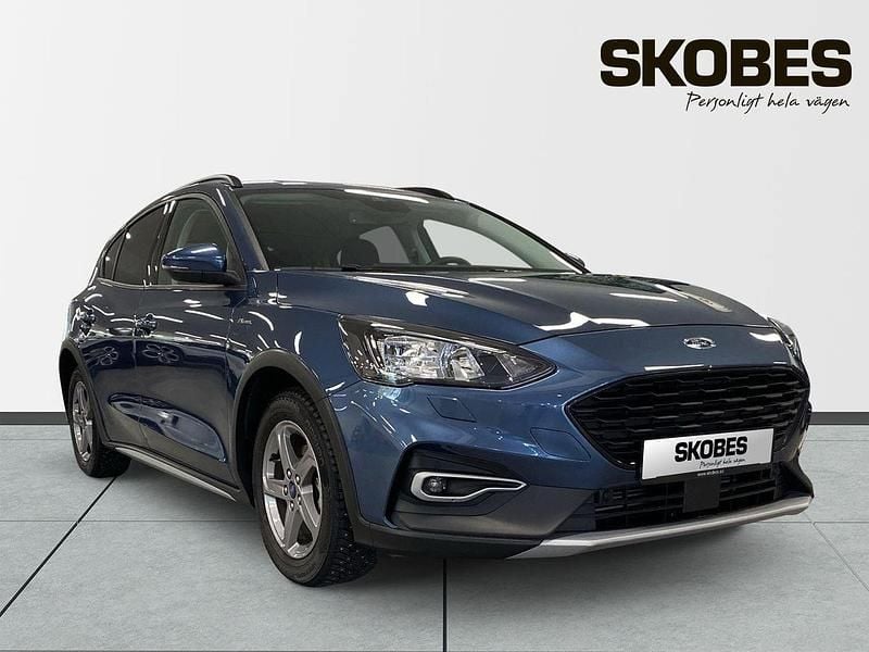 Blå Begagnad 2021 Ford Focus Active Halvkombi | 209 100 kr (Lite dyr) - Bild 1/4