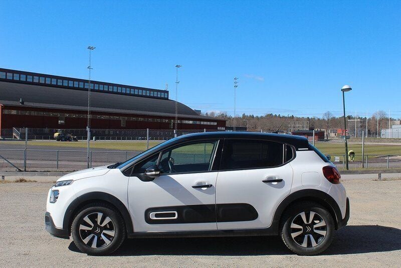 Vit Begagnad 2021 Citroën C3 PureTech Halvkombi | 154 900 kr (Marknadspris) - Bild 1/4