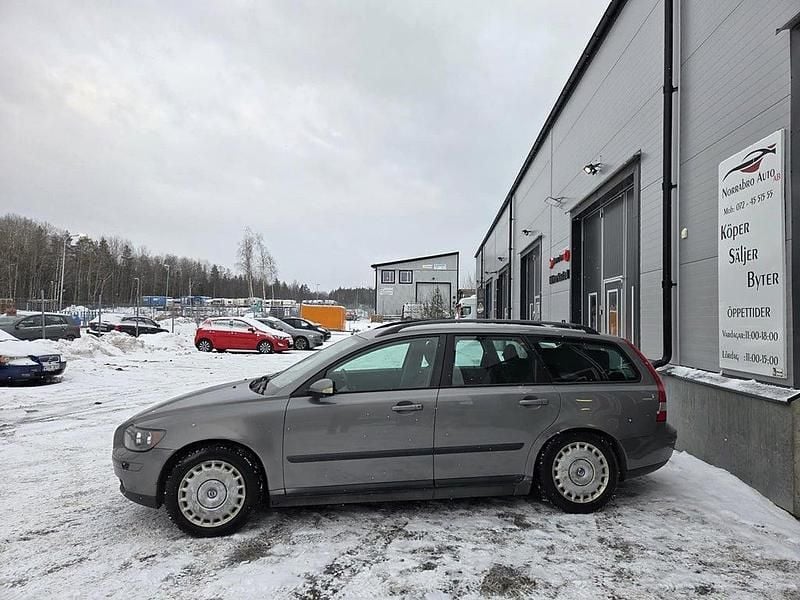 Begagnad Volvo V50 Kinetic 140 HK (102 kW) 2005 Grå Kombi
