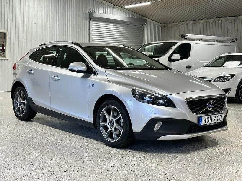 Begagnad Volvo V40 CC Ocean Race 116 HK (85 kW) 2015 Silver Kombi