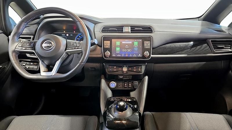 Begagnad Nissan Leaf N-Connecta 108 kW (147 HK) 2023 Vit Halvkombi