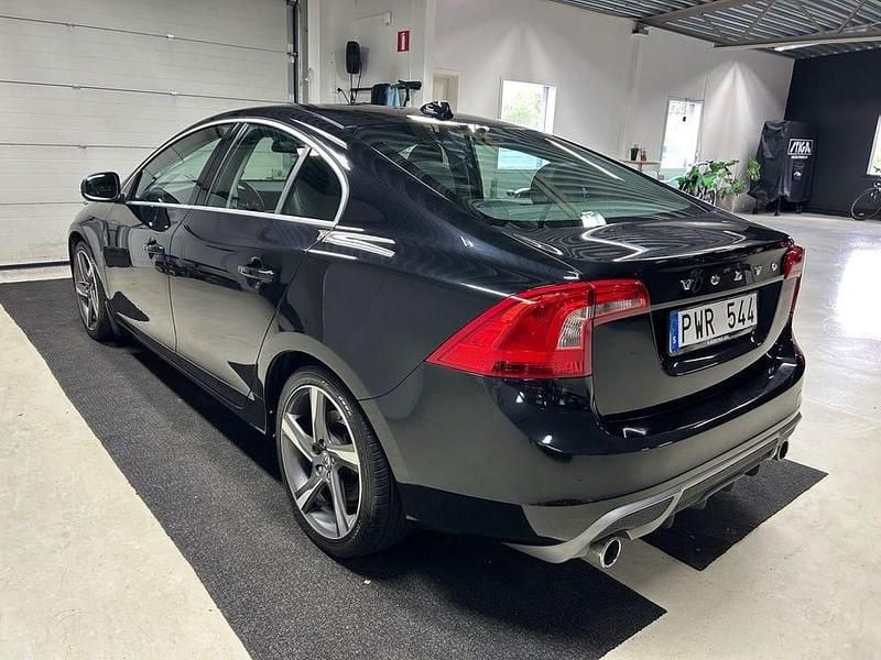Begagnad Volvo S60 R-Design 116 HK (85 kW) 2011 Svart Sedan