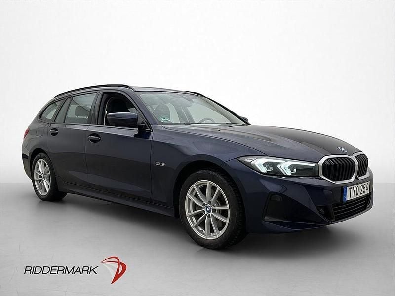 Begagnad BMW 330e Shadowline 184 HK (135 kW) 2022 Blå Kombi