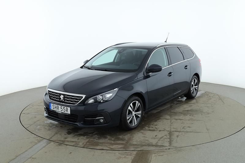 Mörkgrå Begagnad 2019 Peugeot 308 SW Allure Kombi | 139 000 kr (Marknadspris) - Bild 1/4