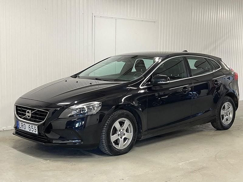 Begagnad Volvo V40 Summum 116 HK (85 kW) 2013 Svart Halvkombi