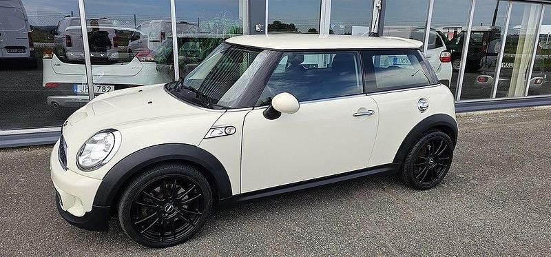 Vit Begagnad 2013 Mini Cooper S Halvkombi | 119 900 kr (Lite dyr) - Bild 1/4