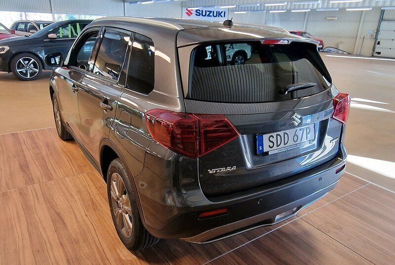 Begagnad Suzuki Vitara 102 HK (75 kW) 2024 Grå SUV