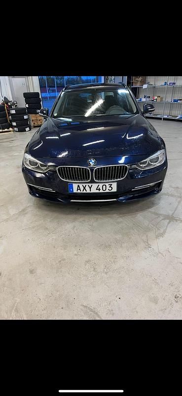 Begagnad BMW 318 143 HK (105 kW) 2013 Blå Kombi