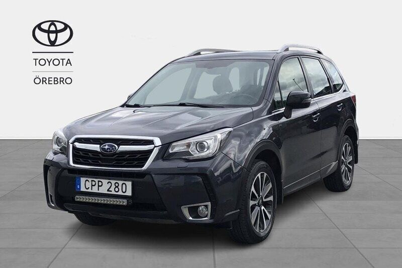 Mörkgrå (grå) Begagnad 2016 Subaru Forester SUV | 209 900 kr (Lite dyr) - Bild 1/4