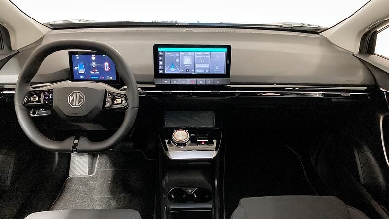 Begagnad MG MG4 EV 125 kW (170 HK) 2024 Svart Halvkombi