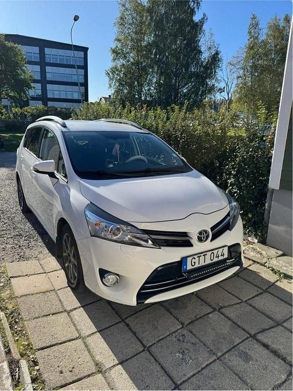 Vit Begagnad 2015 Toyota Verso Edition Minibuss | 90 000 kr (Marknadspris) - Bild 1/4