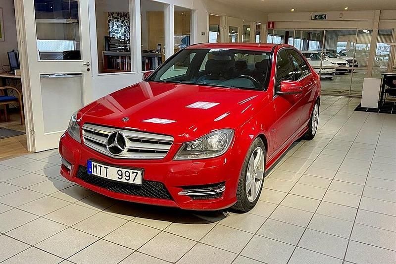 Röd Begagnad 2012 Mercedes C220 Avantgarde Sedan | 119 700 kr (Marknadspris) - Bild 1/4
