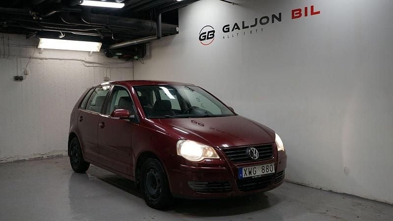 Silver Begagnad 2006 VW Polo Halvkombi | 34 900 kr (Marknadspris) - Bild 1/4