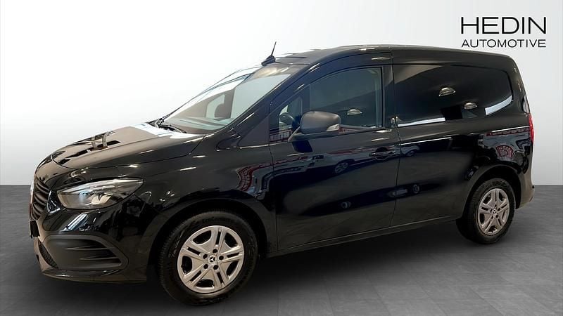 Svart (black) Begagnad 2023 Mercedes Citan 110 Van | 229 000 kr (Dyr) - Bild 1/4