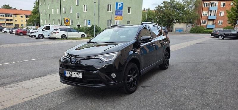 Svart Begagnad 2018 Toyota RAV4 Hybrid Edition SUV | 269 000 kr (Marknadspris) - Bild 1/4