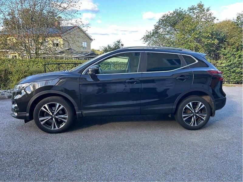 Svart Begagnad 2019 Nissan Qashqai SUV | 158 000 kr (Marknadspris) - Bild 1/4